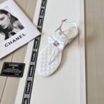 Chanel White Quilted Leather With White Camellia Cc Logo Bow Thong Sandals - Image 4