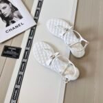 Chanel White Quilted Leather With White Camellia Cc Logo Bow Thong Sandals - Image 6