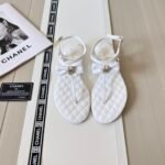 Chanel White Quilted Leather With White Camellia Cc Logo Bow Thong Sandals - Image 8
