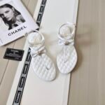 Chanel White Quilted Leather With White Camellia Cc Logo Bow Thong Sandals - Image 10