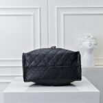 Chanel 25 Handbag, vintage black and gold, classic chain design - Image 4