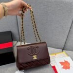 Chanel Vintage Flap Bag Burgundy 22Cm - Image 3