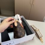 Gift Set: Louis Vuitton Neverfull Bb Bag Beige With Card Wallet And Dragonne Keychain - Image 5