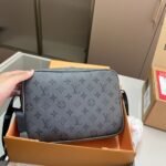 Louis Vuitton Outdoor Messenger Gunmetal Gray 26Cm M30830 - Image 5