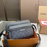 Louis Vuitton Outdoor Messenger Gunmetal Gray 26Cm M30830 - Image 2