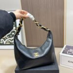 Chanel Hobo Handbag Shiny And Gold Tone Metal Black 24Cm - Image 2