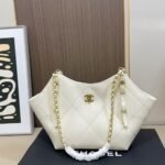 Chanel Shopping Bag Leather And Gold Tone Metal White 21Cm - Image 2