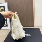 Chanel Shopping Bag Leather And Gold Tone Metal White 21Cm - Image 3