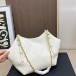 Chanel Shopping Bag Leather And Gold Tone Metal White 21Cm - Image 4