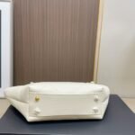 Chanel Shopping Bag Leather And Gold Tone Metal White 21Cm - Image 7