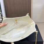 Chanel Shopping Bag Leather And Gold Tone Metal White 21Cm - Image 8