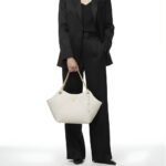 Chanel Shopping Bag Leather And Gold Tone Metal White 21Cm - Image 9