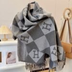 Hermès Diamond H Logo Wool Shawl Gray 180Cm - Image 3