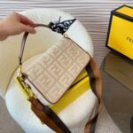 Fendi Baguette Natural Straw Bag With FF Embroidery Beige 26cm 8BR600AP4MF1LMP - Image 3