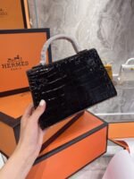 Hermès Kelly Alligator Gold Buckle Black 22Cm - Image 5