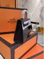 Hermès Kelly Alligator Gold Buckle Black 22Cm - Image 2