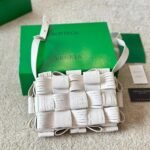 Bottega Veneta Fringe Cassette Crossbody Bag White 22Cm - Image 2