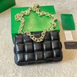 Bottega Veneta Chain Cassette Crossbody Bag In Black 26Cm 631421Vbwz08425 - Image 2