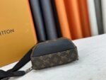 Louis Vuitton Avenue Slingbag Monogram Brown 31Cm M45897 - Image 3