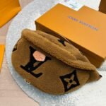 Louis Vuitton Bumbag Monogram Teddy Fleece Brown 30cm - Image 2