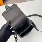 Louis Vuitton S Lock Vertical Wearable Wallet 19Cm M81522 - Image 8