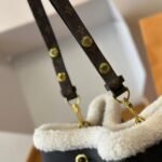 Louis Vuitton Neonoe Handbag Leather And Monogram Teddy Shearling Mm Black 25cm - Image 6