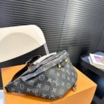 Louis Vuitton Discovery Bumbag PM Monogram Eclipse Black 39Cm M46035 - Image 4