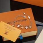 Louis Vuitton Lv Gram Bracelet With Flower Charms White Gold - Image 4