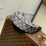 Louis Vuitton Loop 23cm M21752 - Image 4