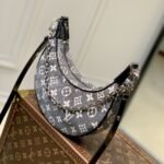 Louis Vuitton Loop 23cm M21752 - Image 6