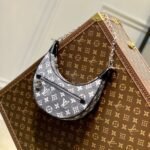 Louis Vuitton Loop 23cm M21752 - Image 7