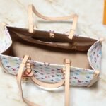 Perfect Match: Louis Vuitton TM Onthego MM Monogram 35cm X Louis Vuitton TM Zippy Wallet 19cm - Image 5