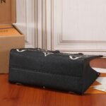 Louis Vuitton Onthego Black Beige MM 35cm M45495 - Image 6