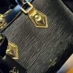 Louis Vuitton Bolsa Voltaire Black 25cm M12009 - Image 7