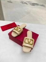 Valentino Garavani Vlogo Signature Slide Sandal Beige - Image 4