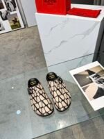 Valentino Garavani Toile Iconographe Vlogo Clog Beige Black 3Y2S0H14Sbt - Image 10