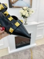 Valentino Garavani Roman Stud Kitten Heel Pumps Black - Image 9
