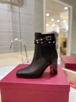 Valentino Garavani Rockstud Grainy Calfskin Ankle Boot Black 3W2S0P62Vce 0No - Image 7