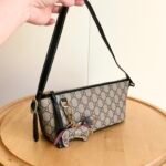 Gucci Gg Emblem Small Shoulder Bag Beige And Dark Brown 22Cm ‎847281 Faeuc 9741 - Image 3