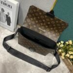 Louis Vuitton S Cape Messenger Monogram Brown 28Cm - Image 8
